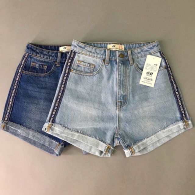 Quần short phối viền hoạ tiết