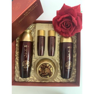 Bộ dưỡng da tinh chất hồng sâm Yezihu