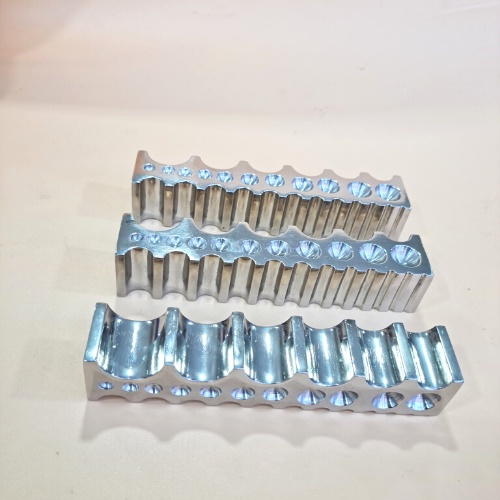 Bàn đáp inox dày, chụp inox dài