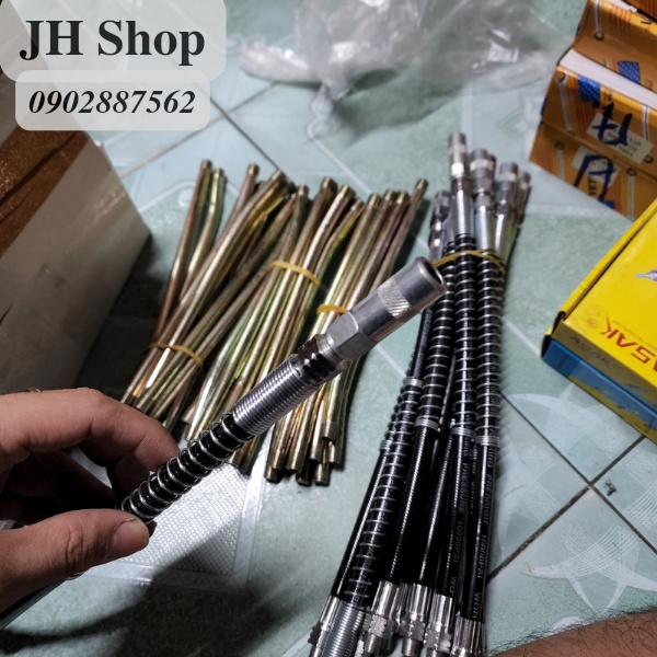 dây bơm mỡ có lò xo, có đầu bơm mỡ