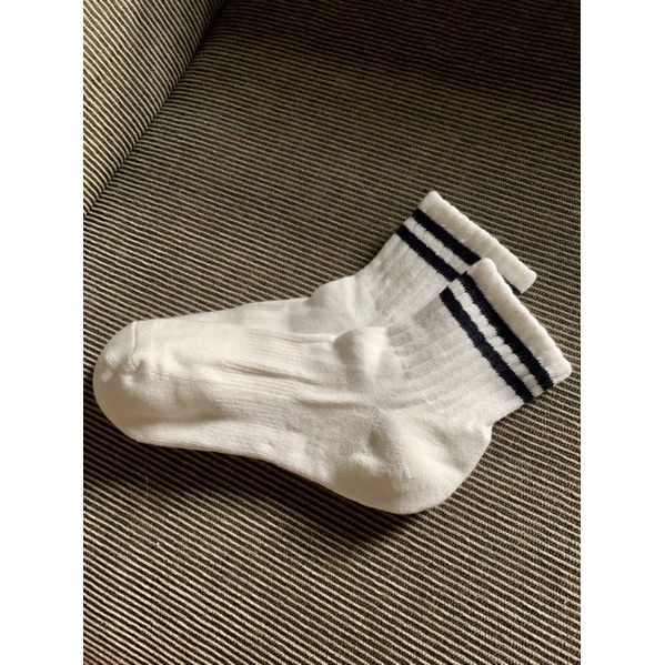 Resty tặng đôi tất cotton màu trắng hoặc sọc đen dễ phối đồ cho đơn hàng từ 349K