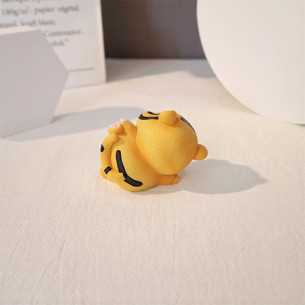 Đồ trang trí Con Hổ Hoạt Hình Bằng Nhựa Resin Dễ Thương Dùng Trang Trí Xe Hơi/ Bàn Làm Việc