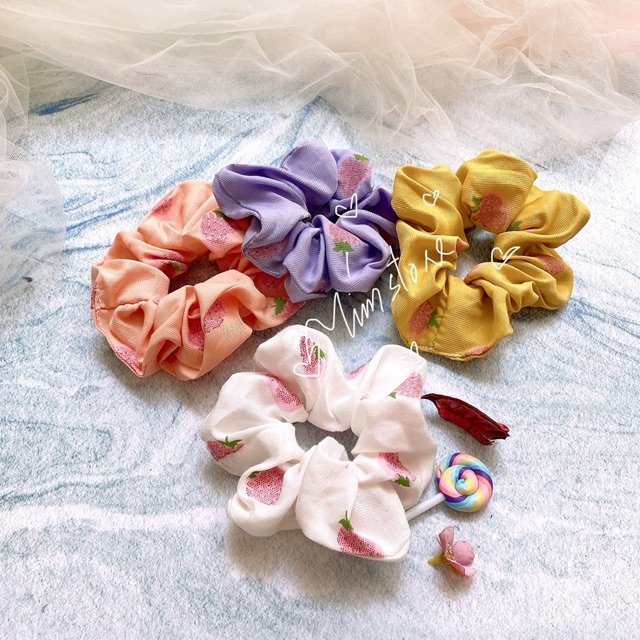 {Ảnh thật}SCRUNCHIES DÂU CUTE - CỘT TÓC VẢI THỜI TRANG NỮ HOT TREND GIÁ RẺ