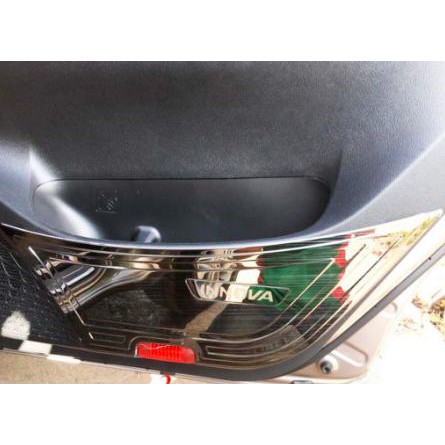 Toyota Innova, bộ 4 ốp tapli cửa mẫu titan dành cho xe Innova 2018 2019 2020 tặng kèm băng dính 3M