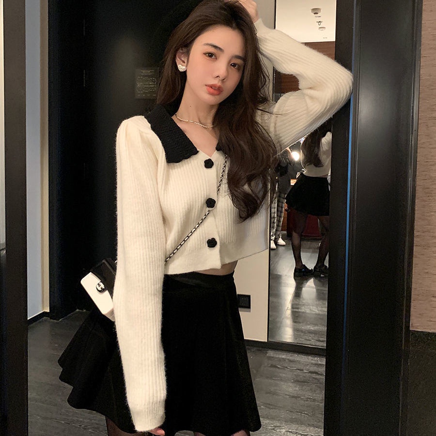 Set áo len dài tay cổ bẻ + chân váy xếp ly màu sắc tương phản thời trang nữ