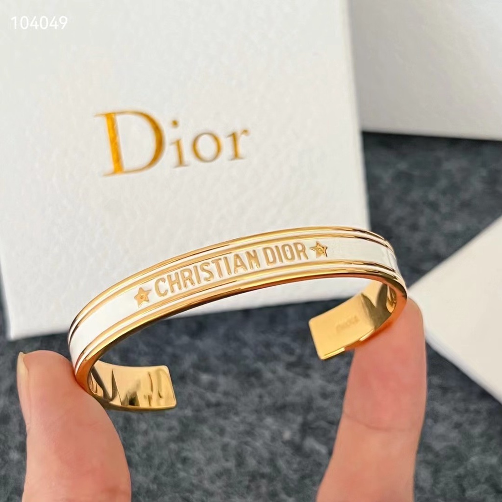 Vòng Tay Dior In Chữ Và Ngôi Sao Dễ Thương