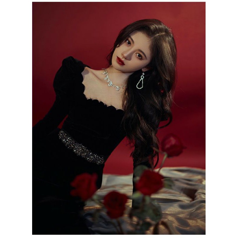 Hoa tai giọt nước đính đa bling bling của Cúc Tịnh Y