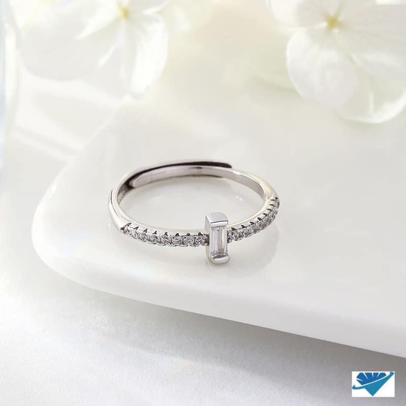 Nhẫn nữ đá chủ hình chữ nhật chuẩn bạc ta ( kiểu hở dễ đeo )