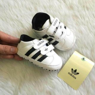 Giày tập đi adidas đế mềm mại cho bé trai