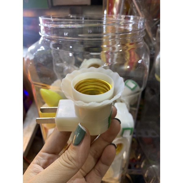 HÀNG NOEL Đèn led nháy chớp 7 màu tự xoay đui tròn, màu vàng sang trọng, đèn led trang trí bar, quẩy nhạc