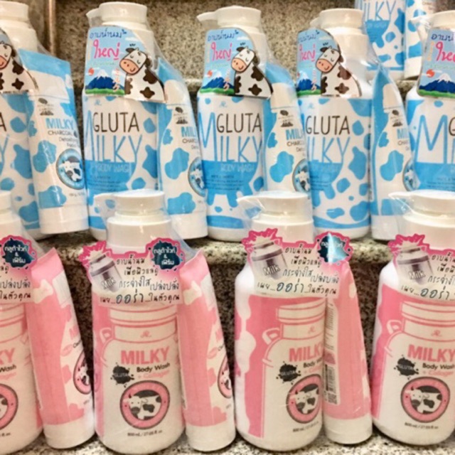 Bộ sản phẩm gồm một chai sữa tắm dưỡng trắng da Gluta Milky 800ml Và kèm theo một tuýp sữa rửa mặt Gluta Milky 190ml