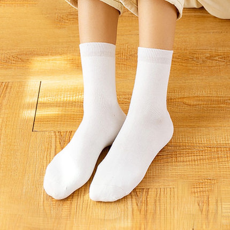 Tất trắng 30cm trẻ trung dễ phối đồ