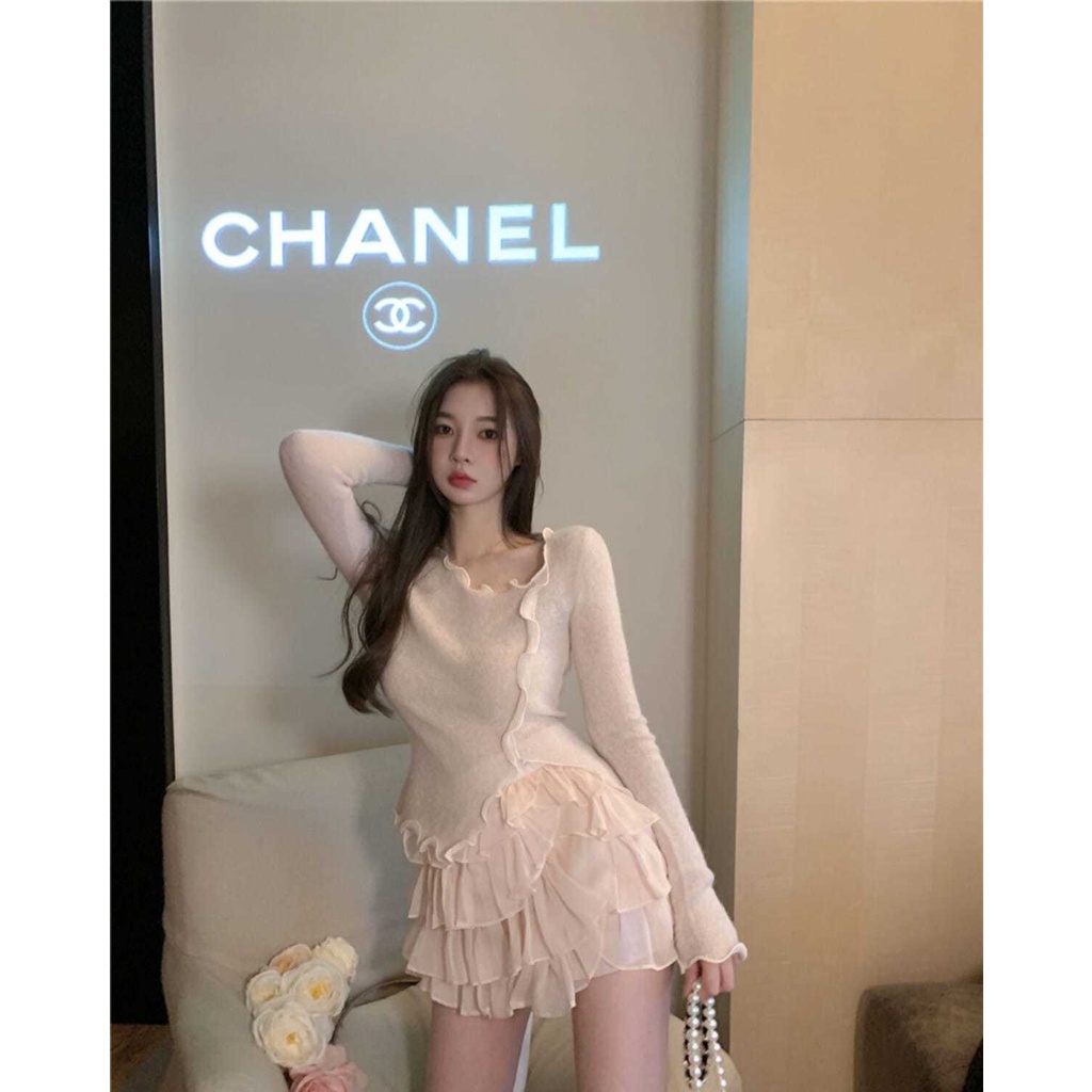 In the autumn of 2021, the new Korean women's sweater niche design sense ruffled slim chic top high waist skirt [deliver