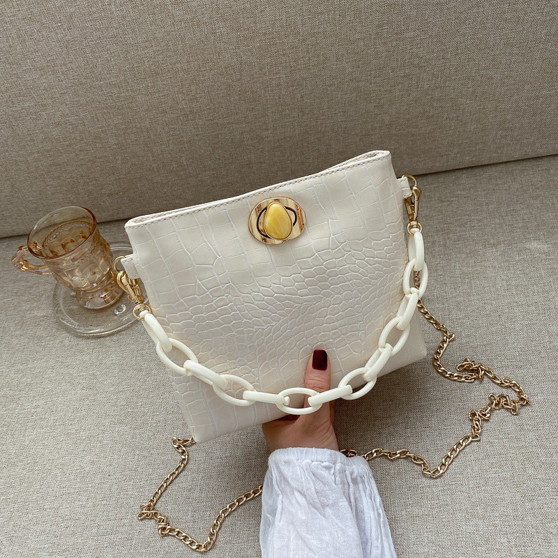 Position Stall Small Bag Female Popular 2021 New Wave Korean Version Of The Red Bucket Bag Chain Bag Wild Single Shoulde
