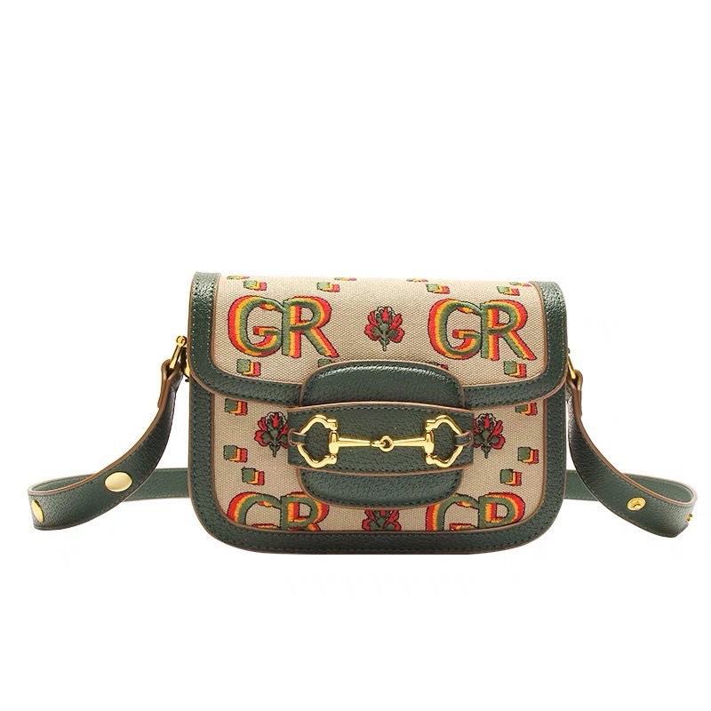 Túi xách đeo chéo hoạ tiết GR chính hãng nhà Carit & Koty