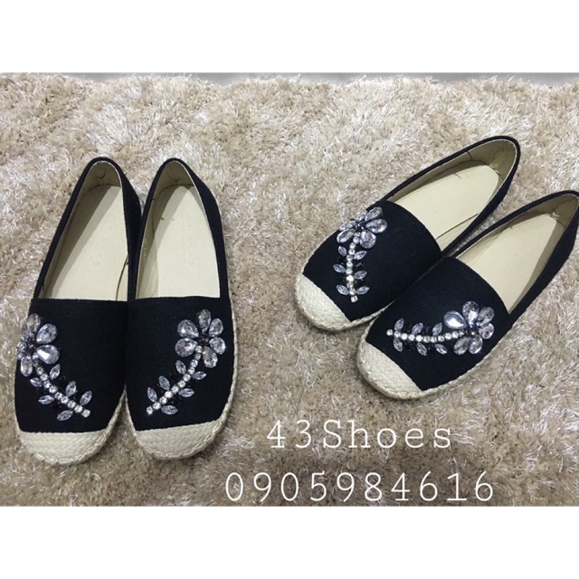 Slip on đính đá rất xinh ạ