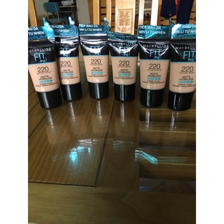 Kem nền lì mịn tự nhiên Maybelline Fit Me Tube 18ml 220 Ivory