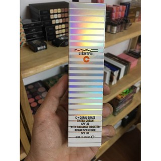 Kem lót MAC Lightful C