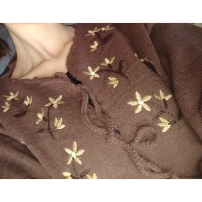 Set cardigan croptop viền lượn sóng hoa lá buộc dây màu nâu