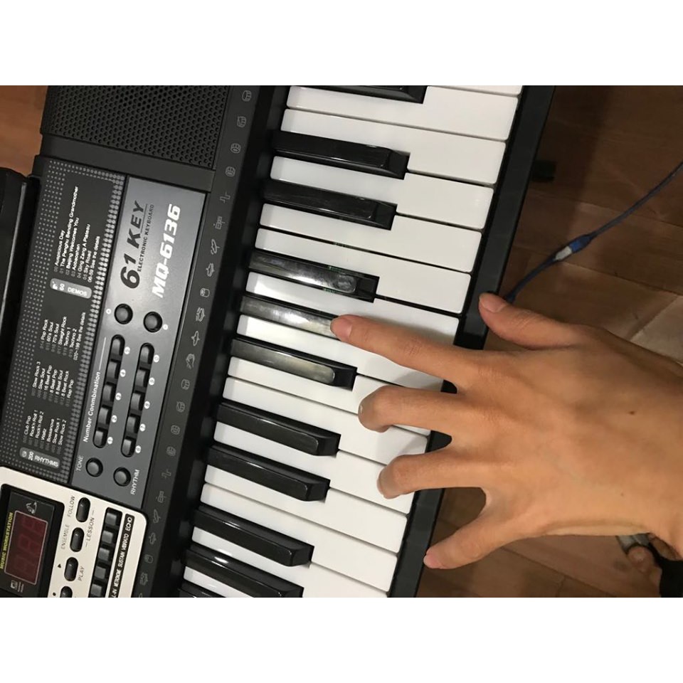 [ Có video + ảnh thật ] Đàn Piano Electronic Keyboard 61 Phím kèm phụ kiện giá đỡ nhạc, mic, sạc điện dành cho người lớn