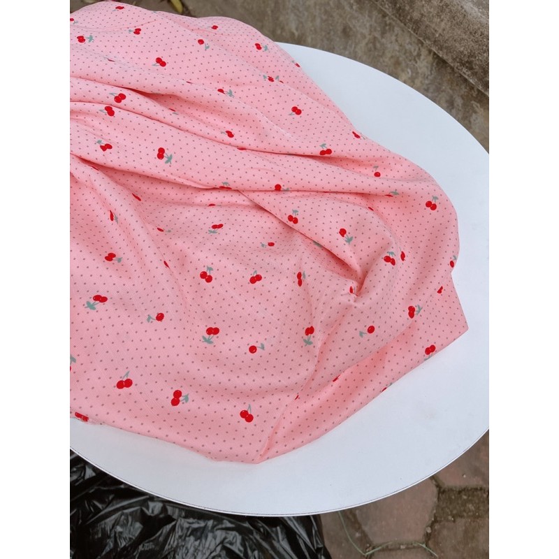 vải đũi mịn quả chery nhỏ nền chấm bi