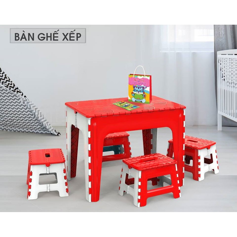 Bàn nhựa xếp gấp gọn Duy Tân - No.947, gập lại được sau khi sử dụng. KT sử dụng: 65 x 45 x 50 cm