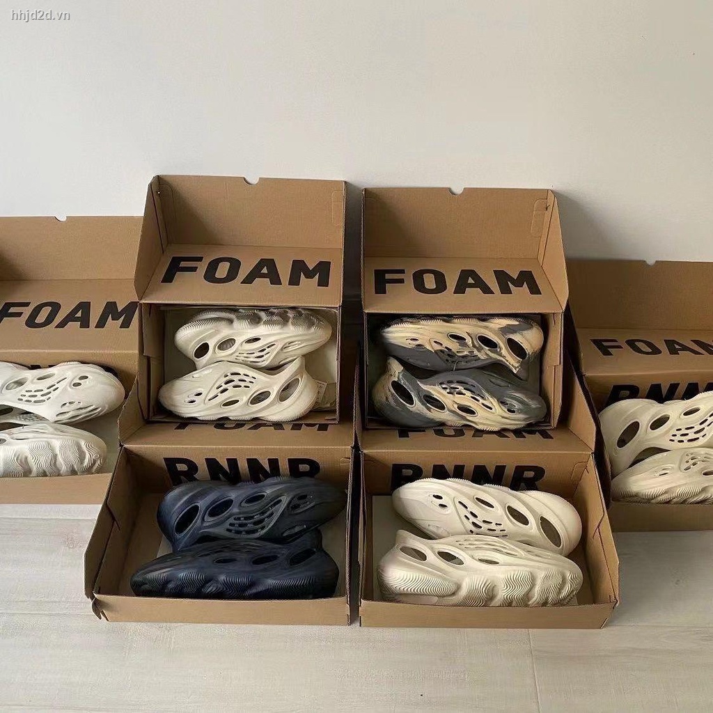 Dép Sandal Có Lỗ Thoáng Khí Trơn Màu Phong Cách Kanye Thích Hợp Cho Nam Và Nữ Mang Khi Đi Biển