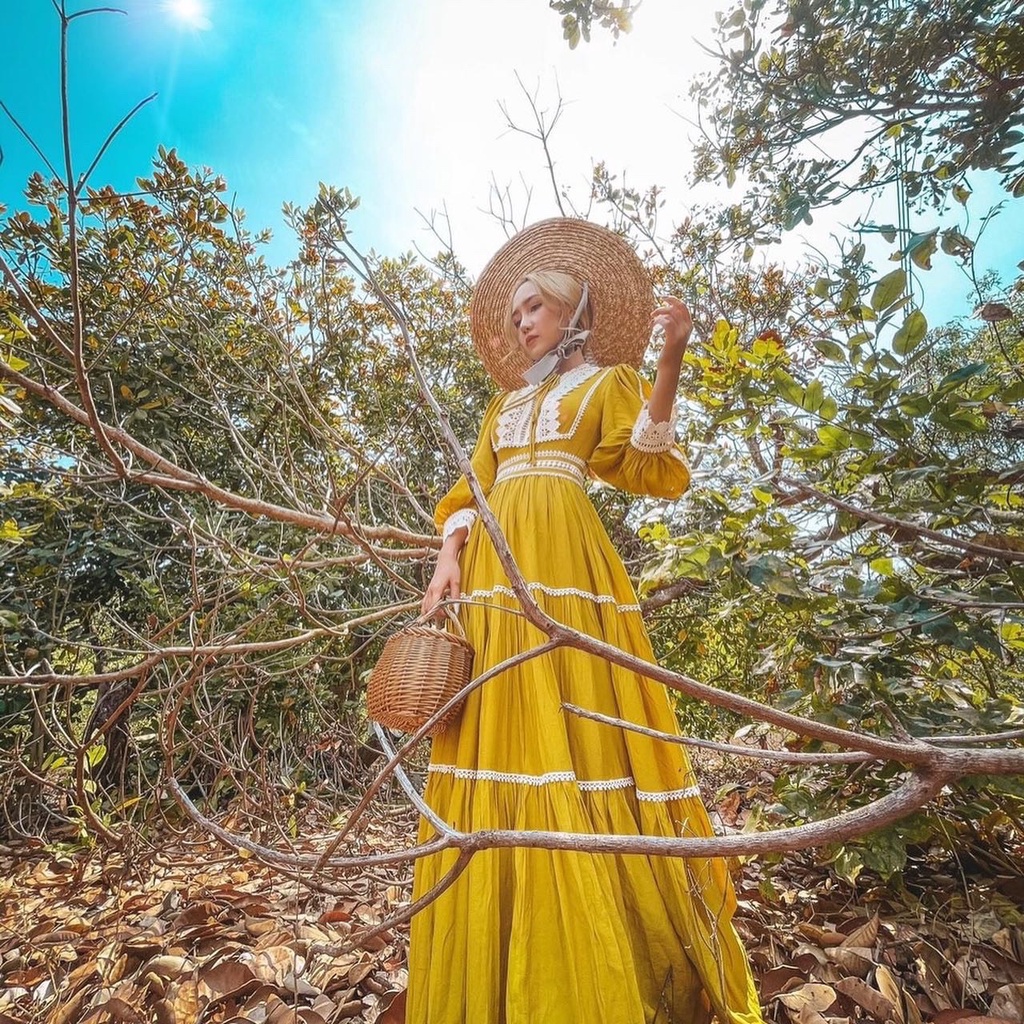 Váy maxi vàng phối ren đi biển dáng xoè phong cách XUKA DRESS