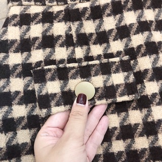 Chân váy dạ phối khuy