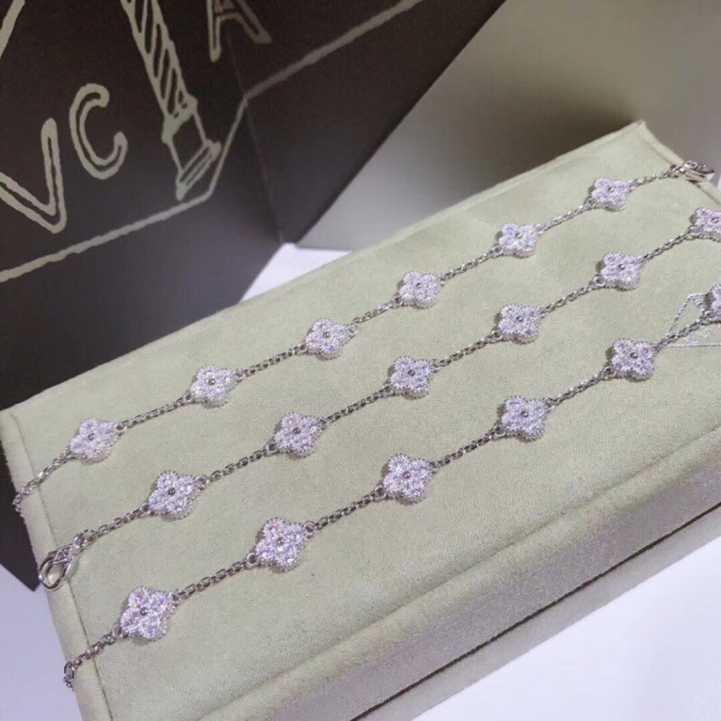 Vòng tay bạc S925 phối mặt đá hình hoa xinh xắn sang trọng