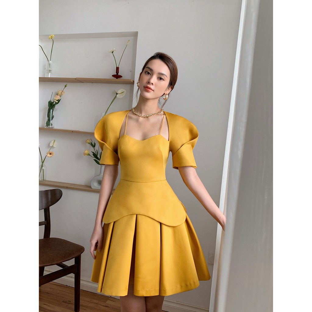 MOLLYNISTA- Đầm Gina vàng tùng cua tròn xếp ly