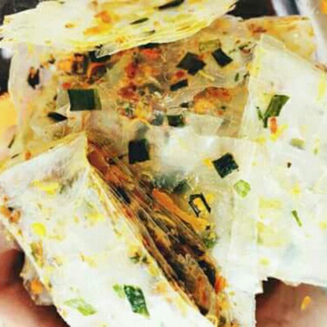 Bánh tráng cuộn khô gà