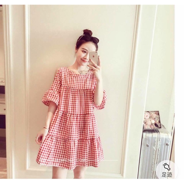 Đầm hở vai caro đen đỏ