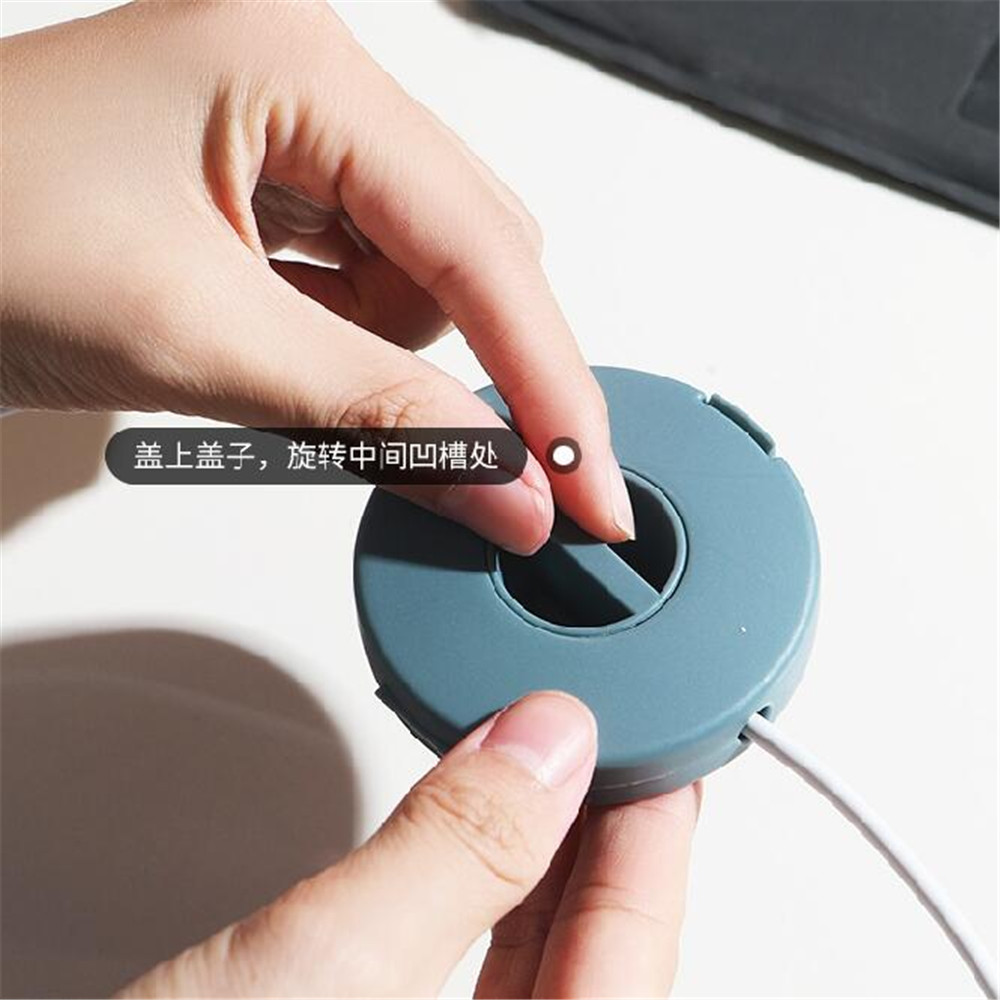 1 Hộp đựng dây cáp USB và tai nghe gọn gàng tiện dụng