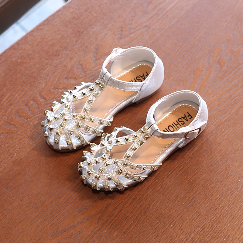 Dép bé gái-sandal cho bé gái kiểu dáng thời trang có gắn đinh lấp lánh mã yy-2123