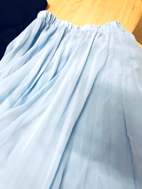 Váy ZARA dài xếp ly màu xanh da trời