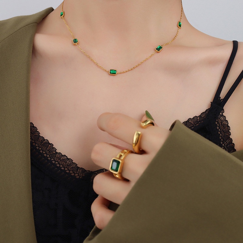 Dây Chuyền Hoặc Lắc Tay 5 Viên Đá Nhân Tạo Màu Xanh Lá Titan Ko Đen TT 3876