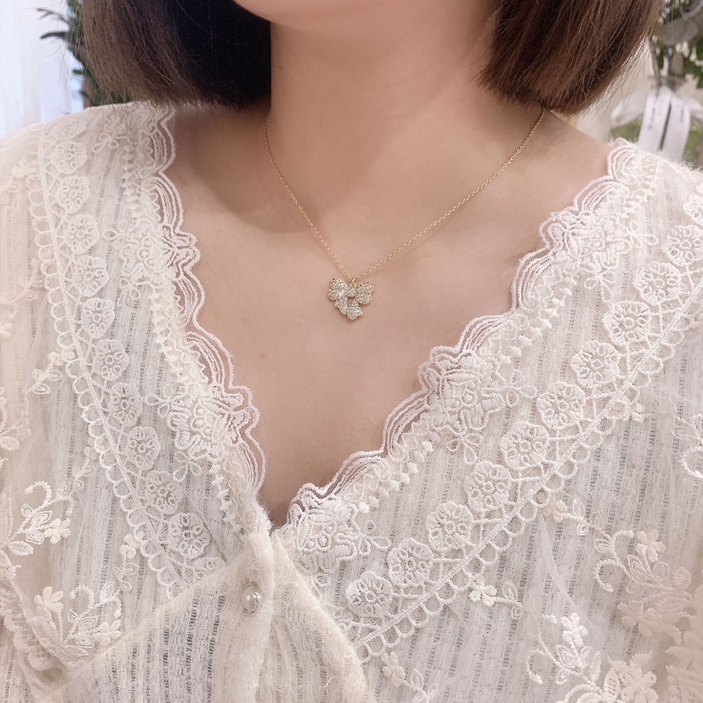 Vòng cổ mặt nơ đính đá lấp lánh sang trọng phù hợp với mọi phong cách thời trang cho nữ