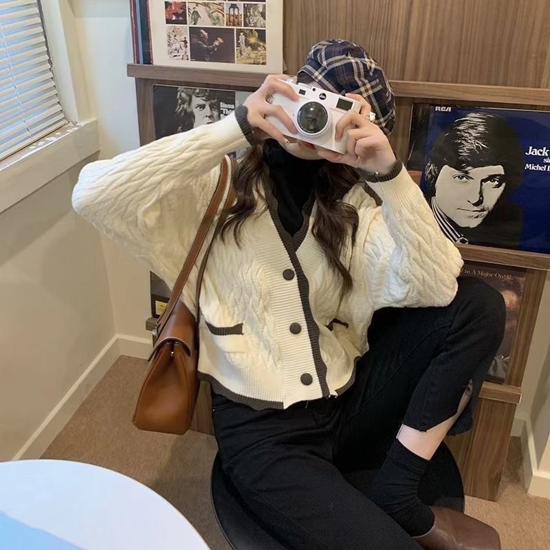 Áo len phối viền siêu nhẹ mềm mịn | BigBuy360 - bigbuy360.vn