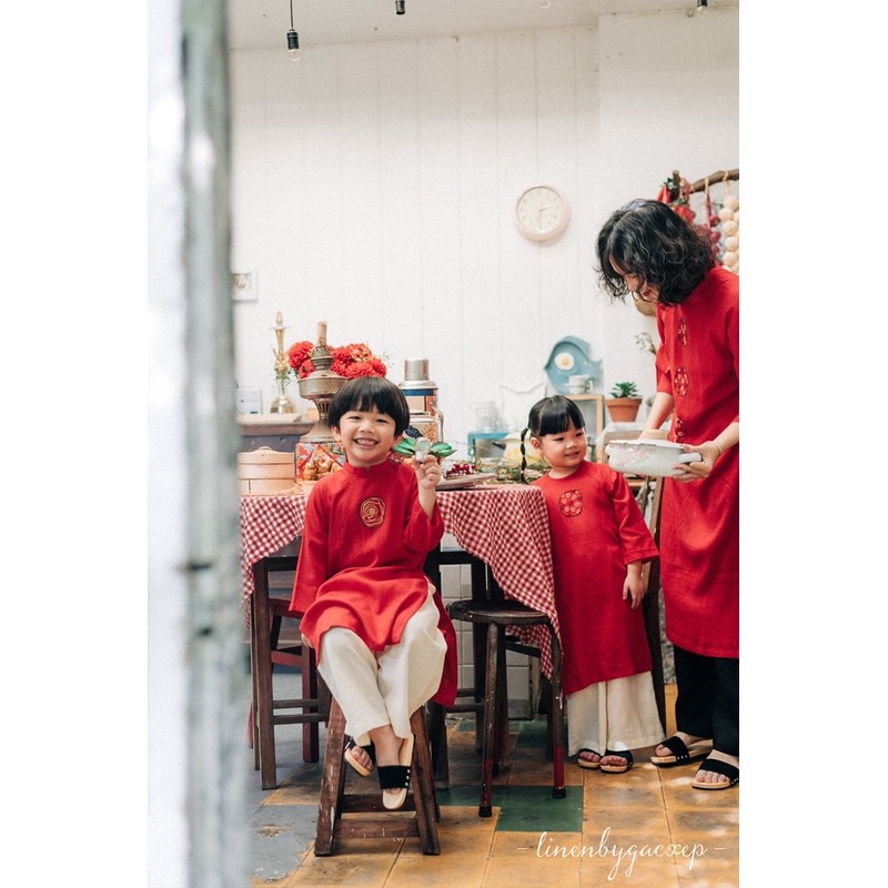 Áo dài linen thêu tay Ý