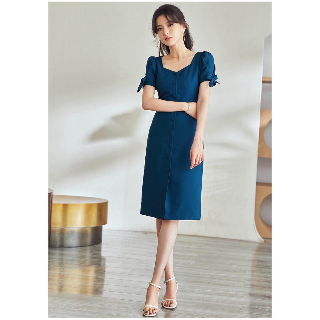 Đầm suông cổ lục giác tay ngắn nhỏ cột nơ xinh cửa tay hàng nút trước
