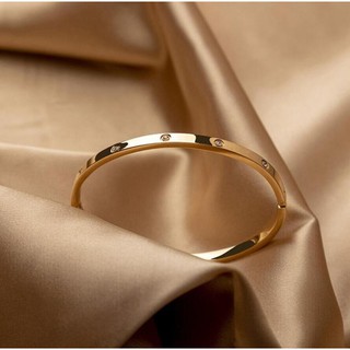 Vòng tay vàng hồng 18K bằng thép titan nữ