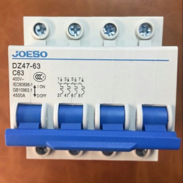 Aptomat DZ47-63 4 pha