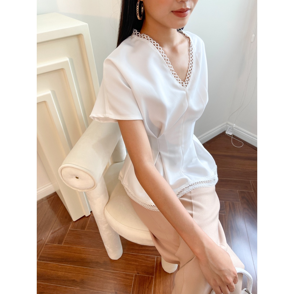 Áo Kiểu Cổ V Nhấn Eo EDINI - A1293
