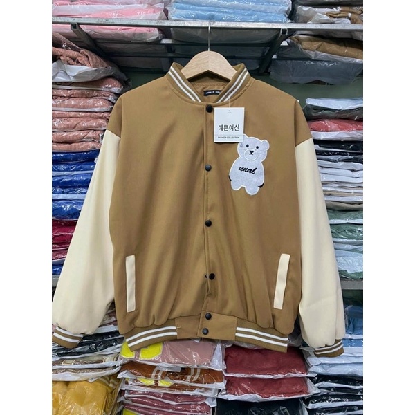 Áo khoác bóng chày bomber in gấu kaki da lộn 2 lớp unisex ulzzang nam nữ