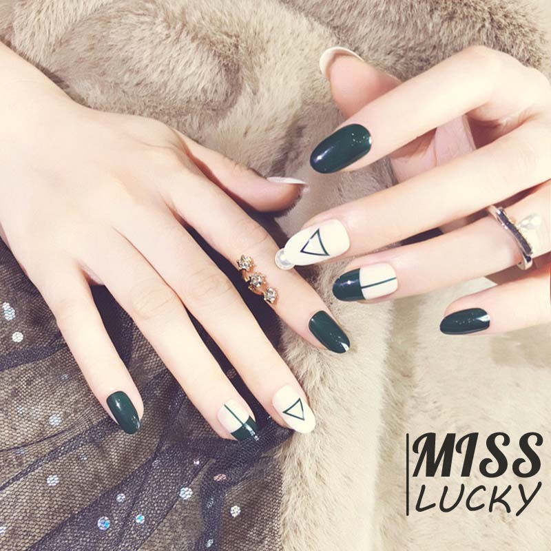 Set 24 móng tay giả trang trí họa tiết tam giác tông màu màu xanh lục đậm