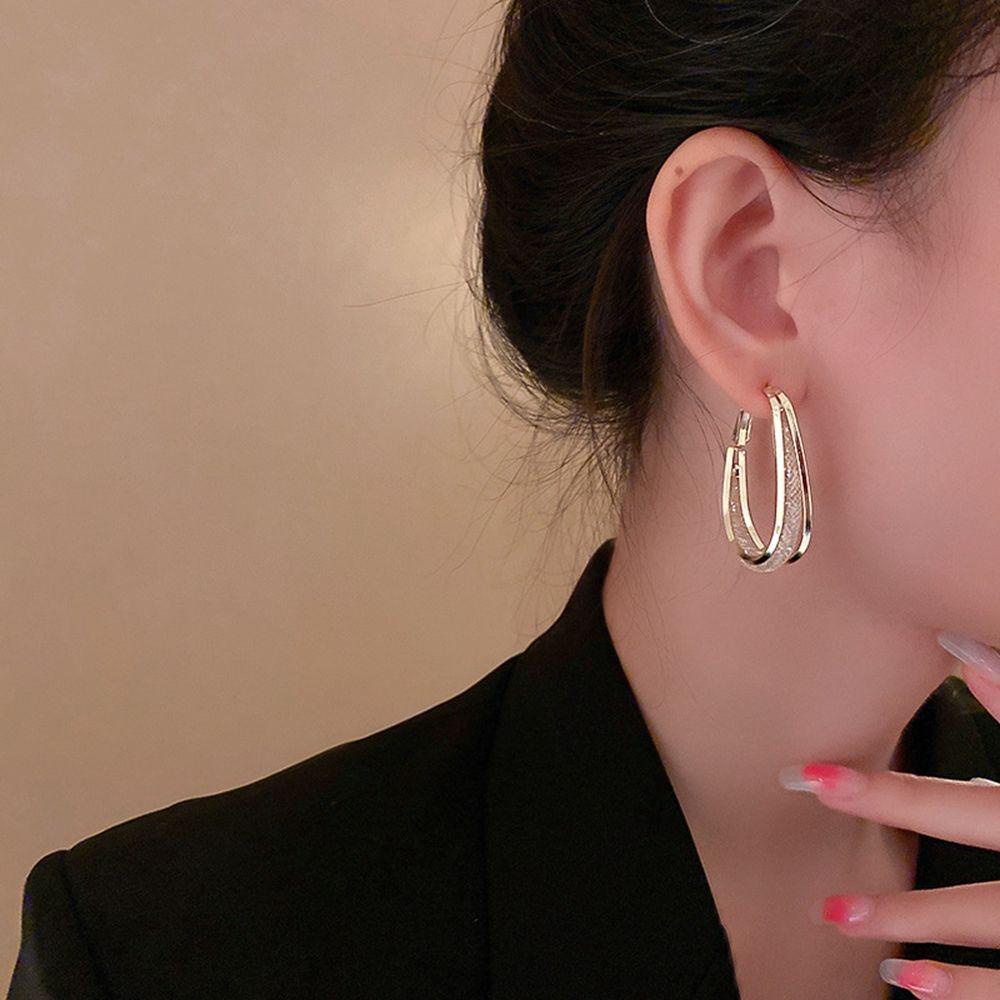 Bông Tai Dạng Vòng Bằng Kim Loại Thiết Kế Đơn Giản Cho Nữ MXMUSTY|Bông Tai Hình Chữ C Thời Trang Dành Cho Nữ|Khuyên Tai Nữ Kiểu Dáng Thời Trang Thanh Lịch