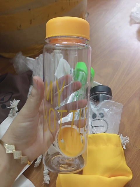 Bình nước 500ml kèm túi vải.