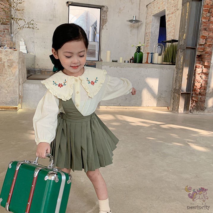 Set áo sơ mi tay dài thêu họa tiết + đầm yếm thời trang cho bé gái
