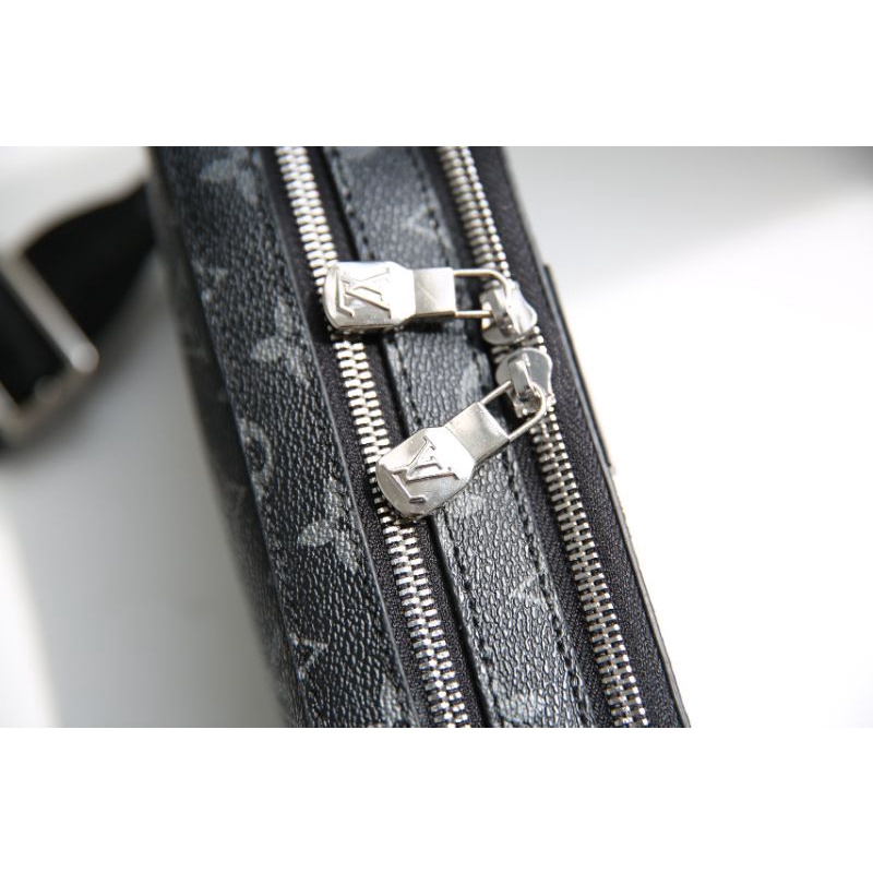 Túi đeo chéo LV ALPHA sz19cm(hoa đen&amp;ô đen)khóa bạc khắc logo fullbox bill